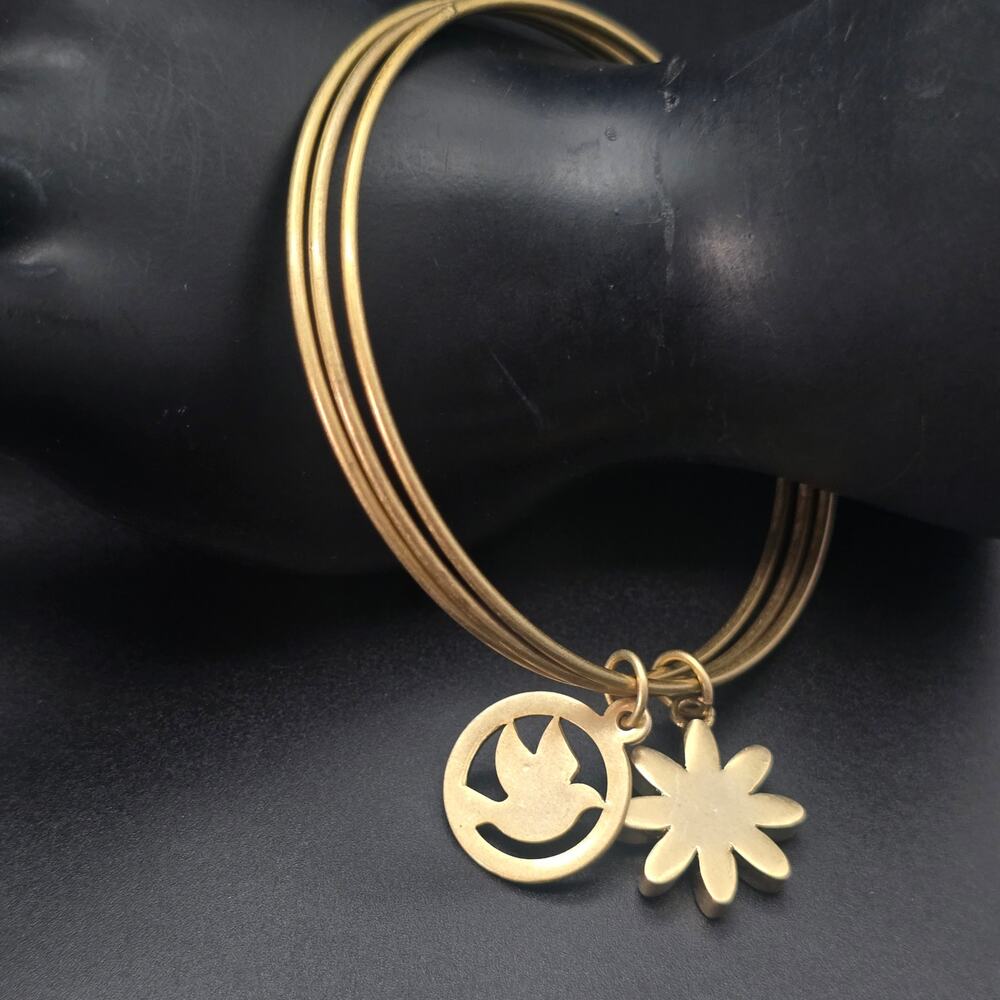 Jessica Simpson Flower Bird Charm Bangle Bracelet Gold Tone